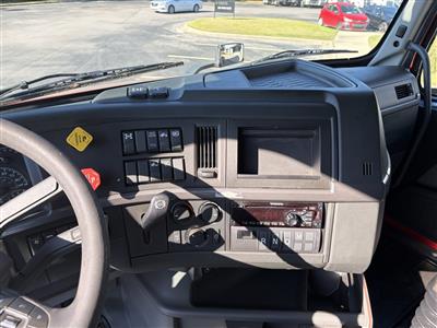 2022 Volvo VNL64T760