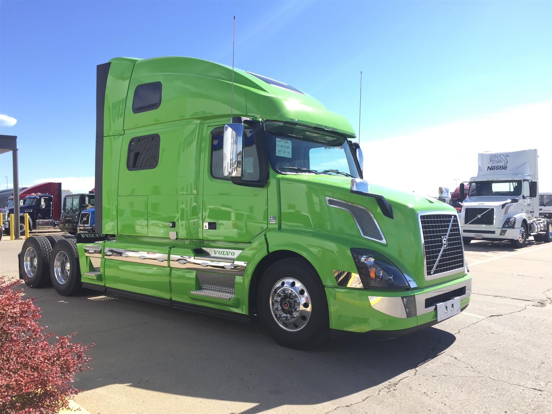 Photo Gallery - Unit# 198144 - 2017 Volvo VNL64T780