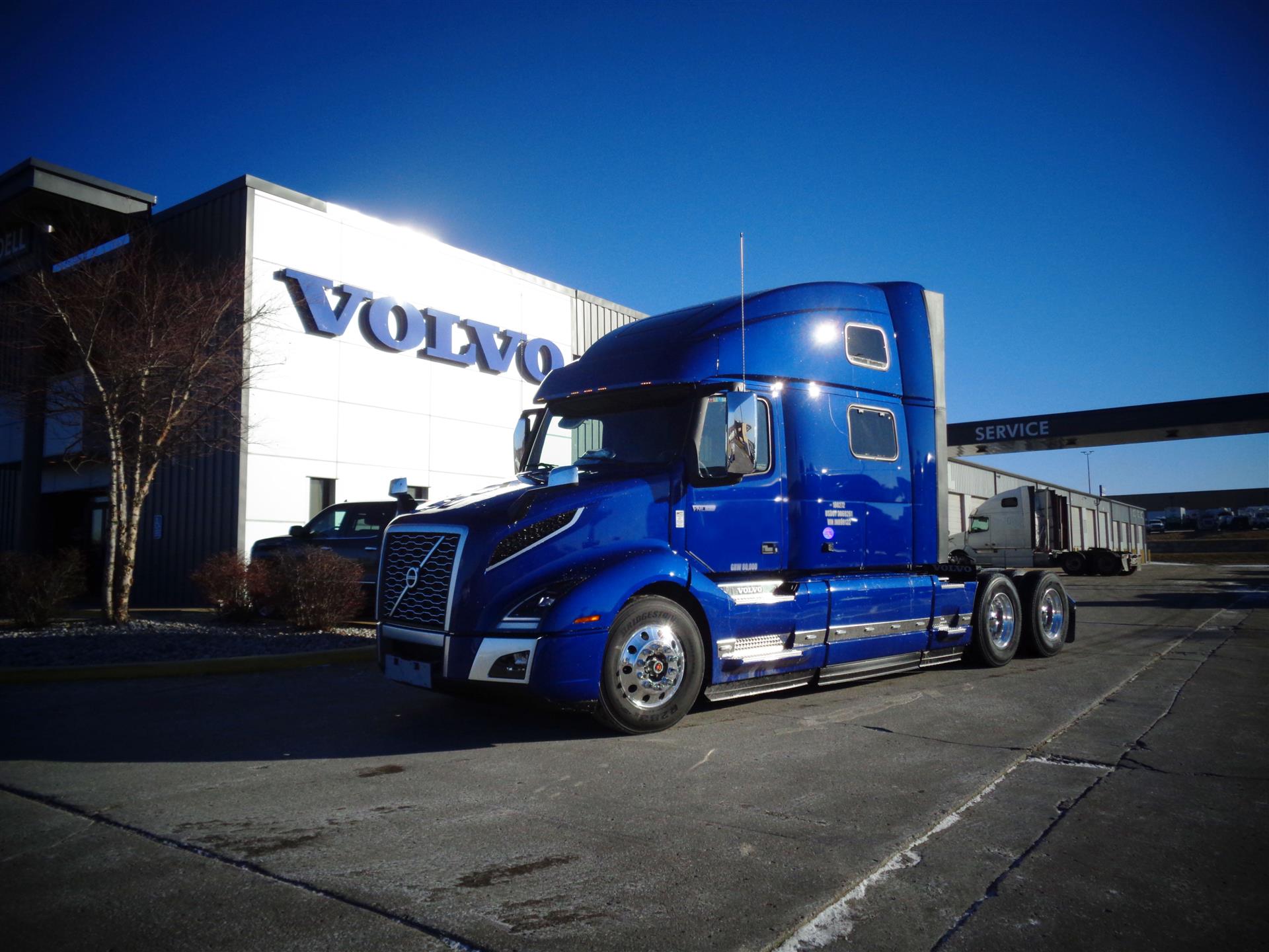 Volvo VNL64T860 Semi Trucks For Sale