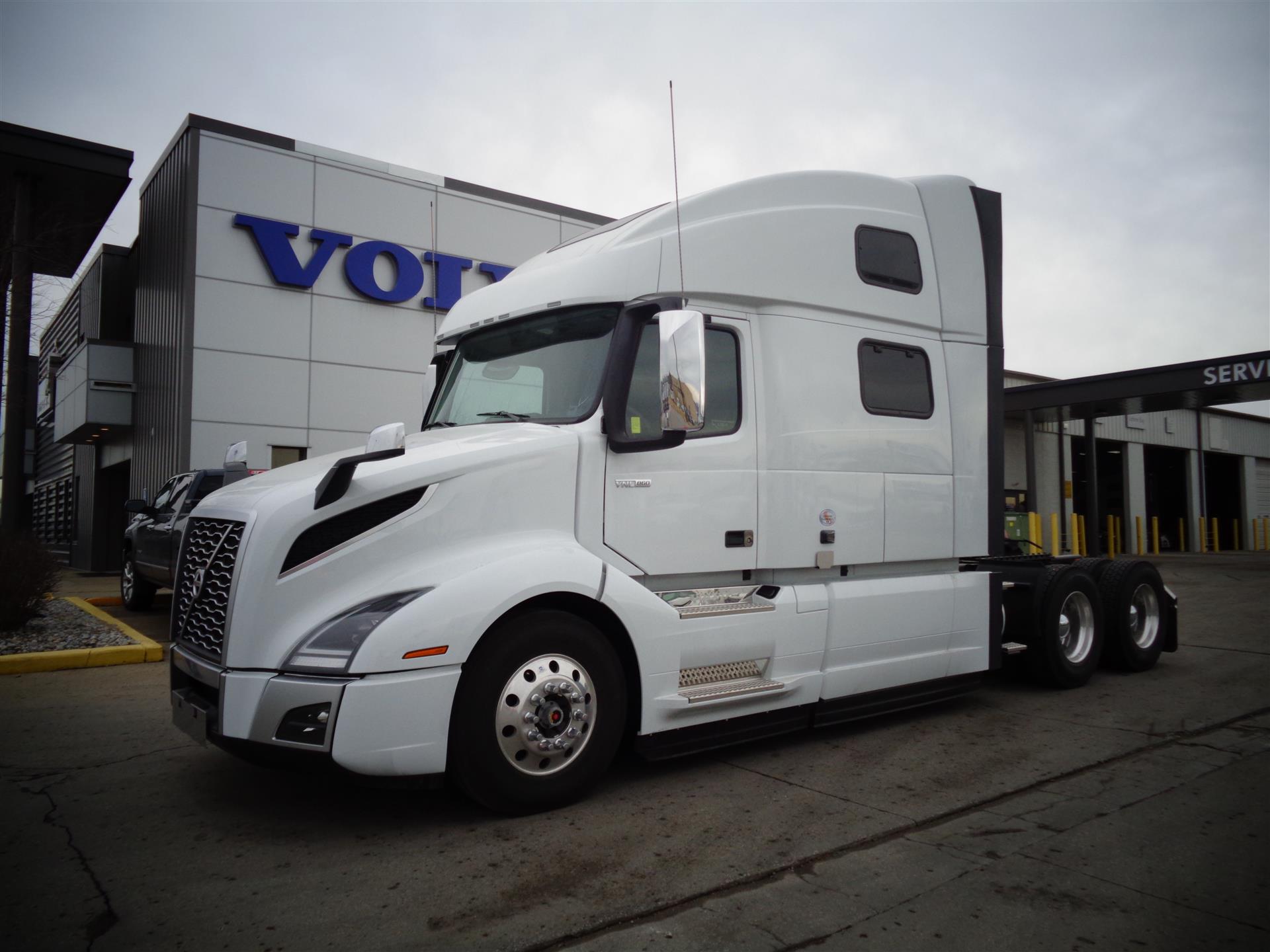 Volvo VNL64T860 Semi Trucks For Sale
