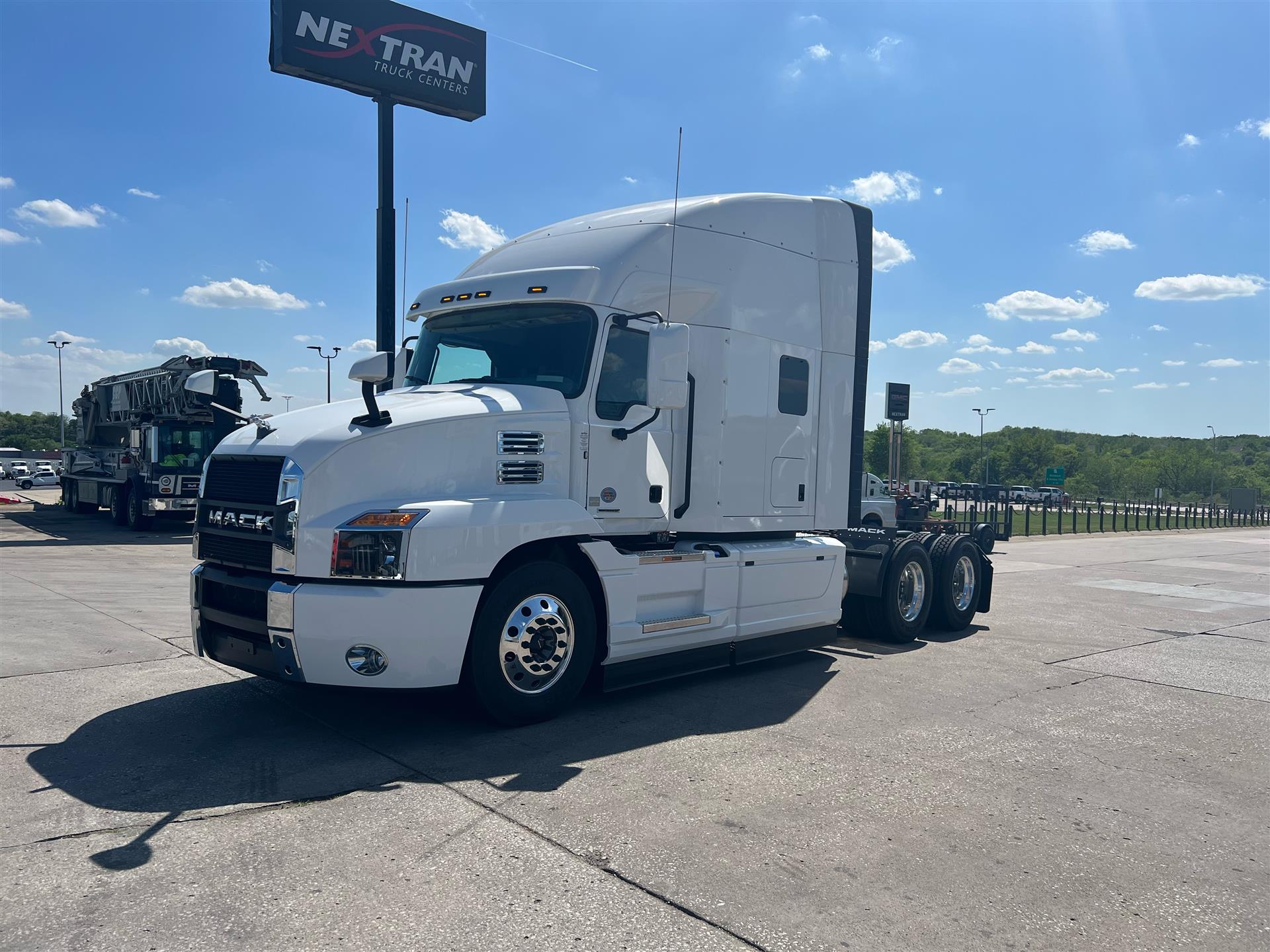 Mack ANTHEM 64T 70 INCH SLEEPER Trucks For Sale