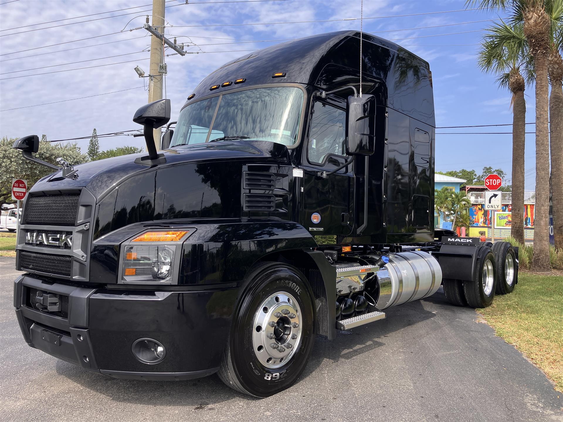 2025 Mack AN64T