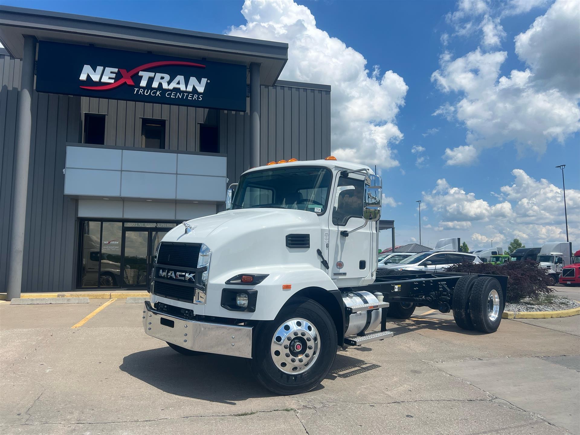 2025 Mack MD742