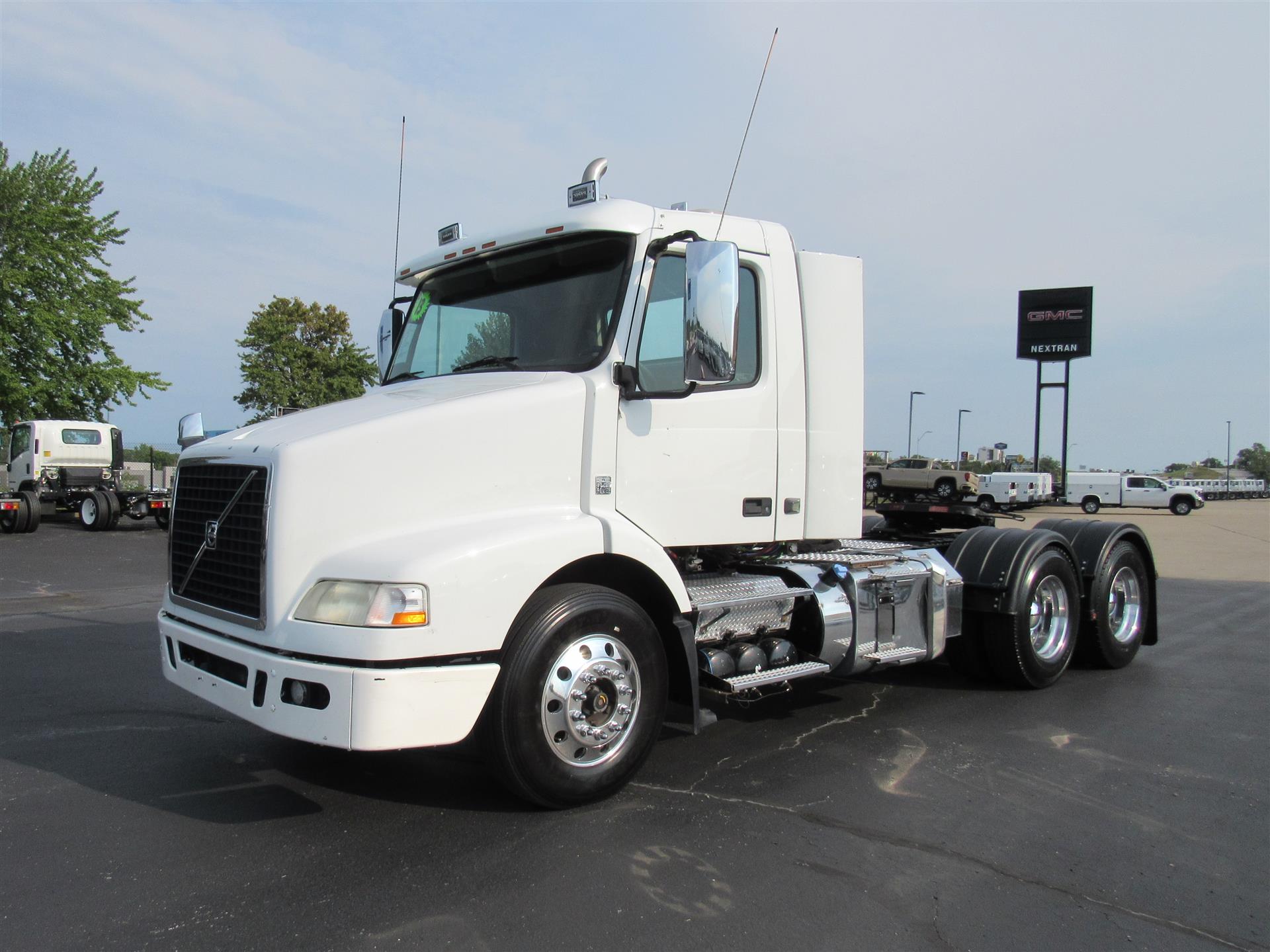 2013 Volvo VNM64T300