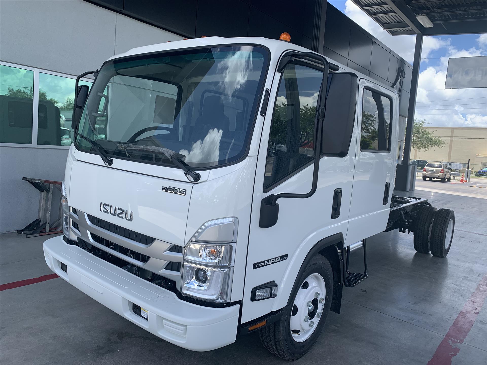 2025 Isuzu NPR-1G404