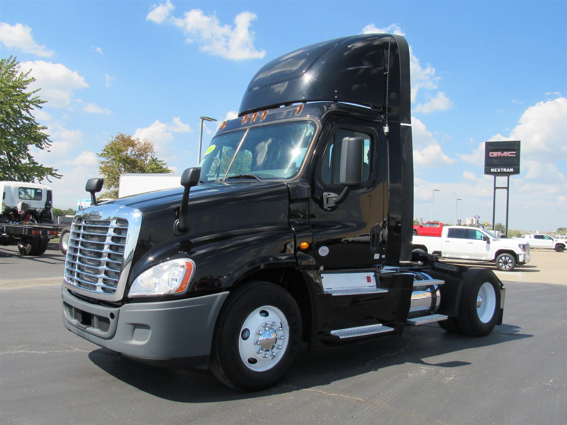 2014 Freightliner CA125DC