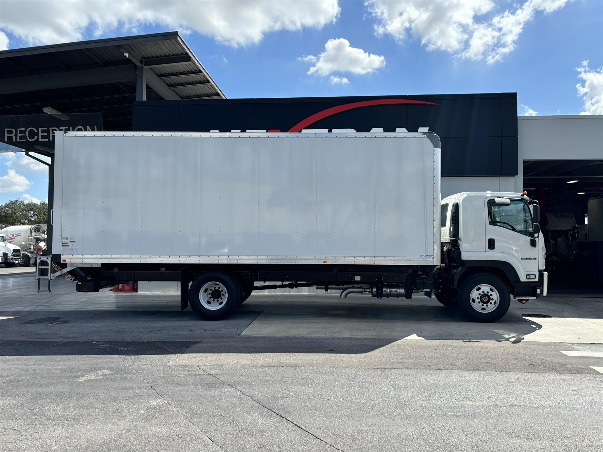 2025 Isuzu - image 4