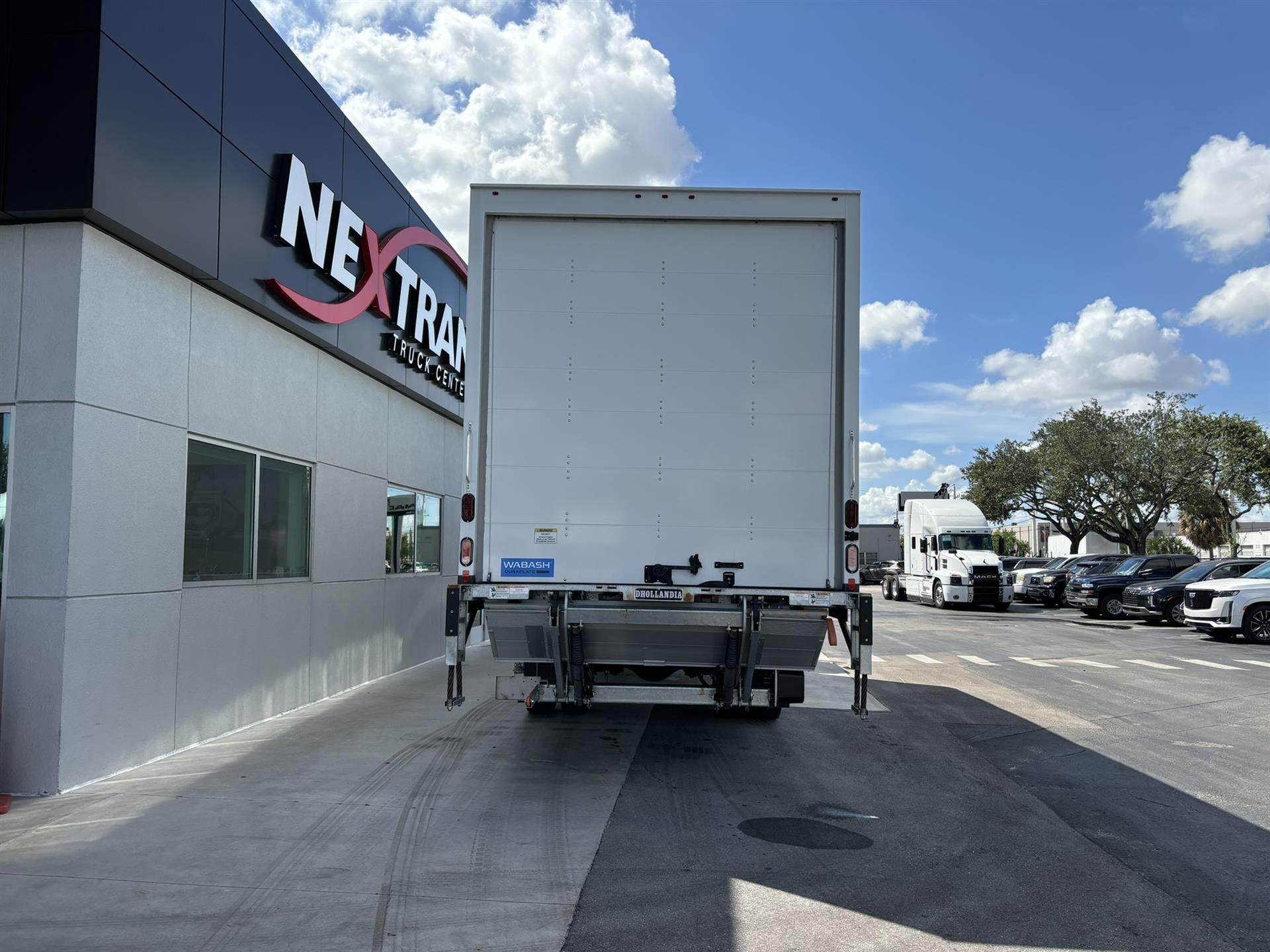 2025 Isuzu - image 6