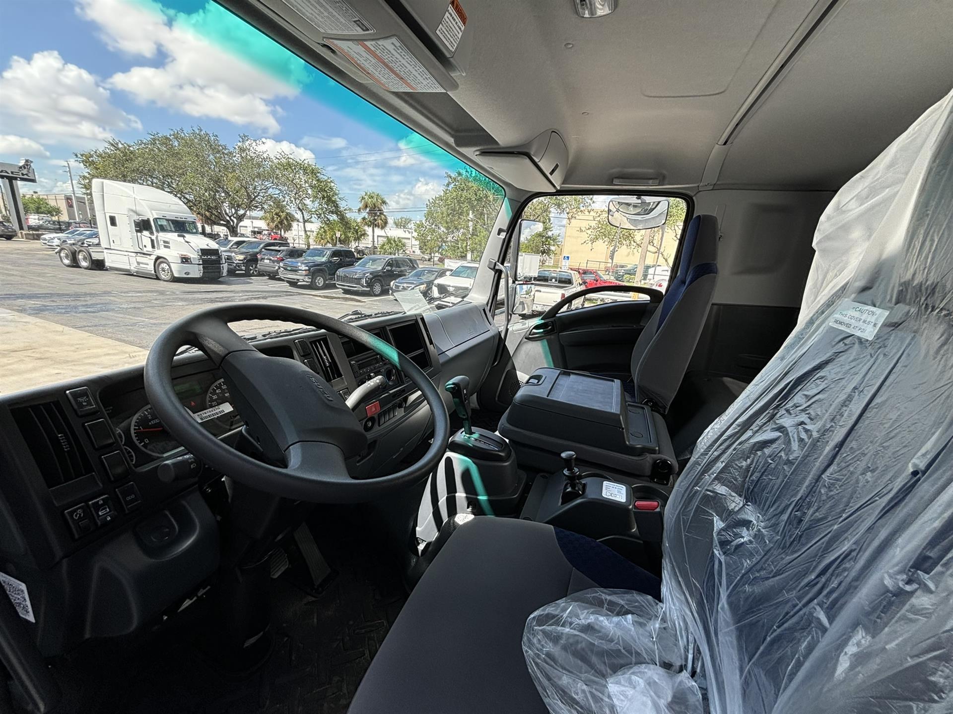 2025 Isuzu - image 9