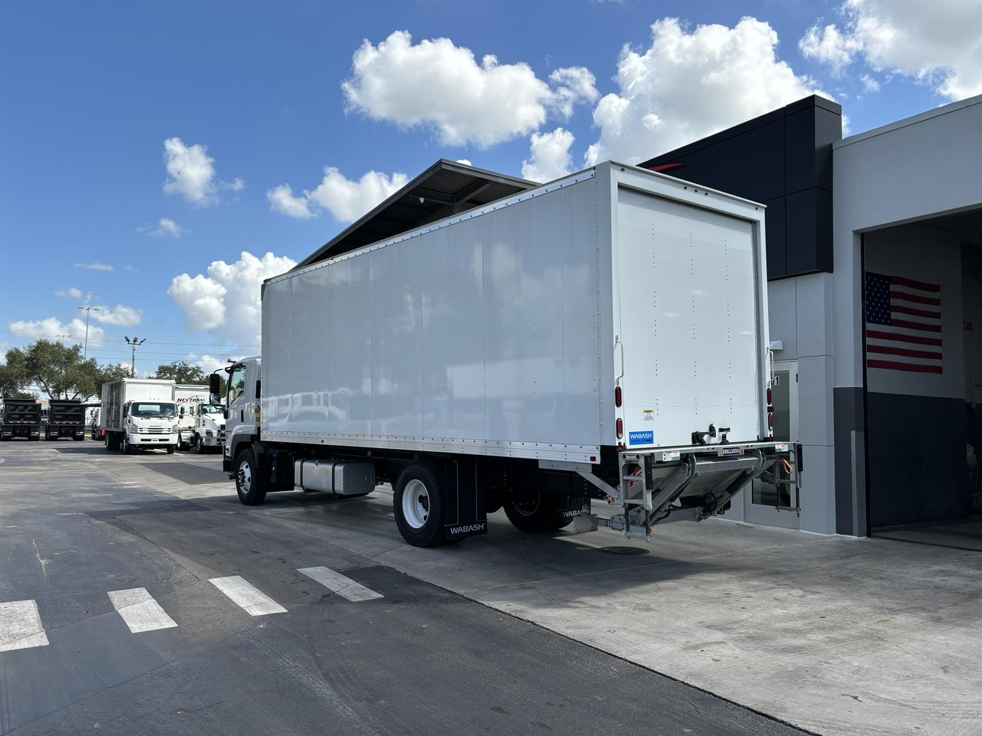 2025 Isuzu - image 7