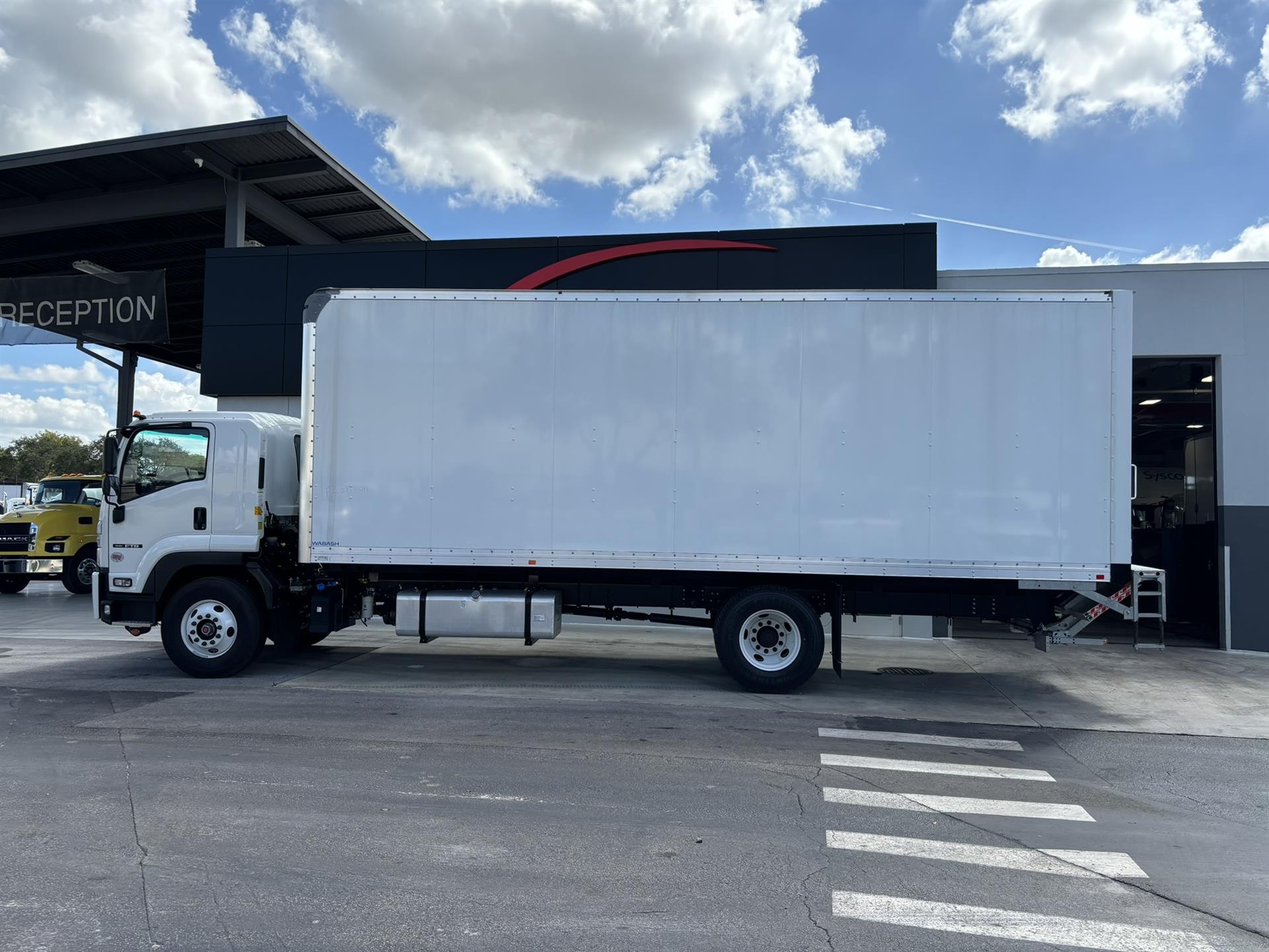 2025 Isuzu - image 8