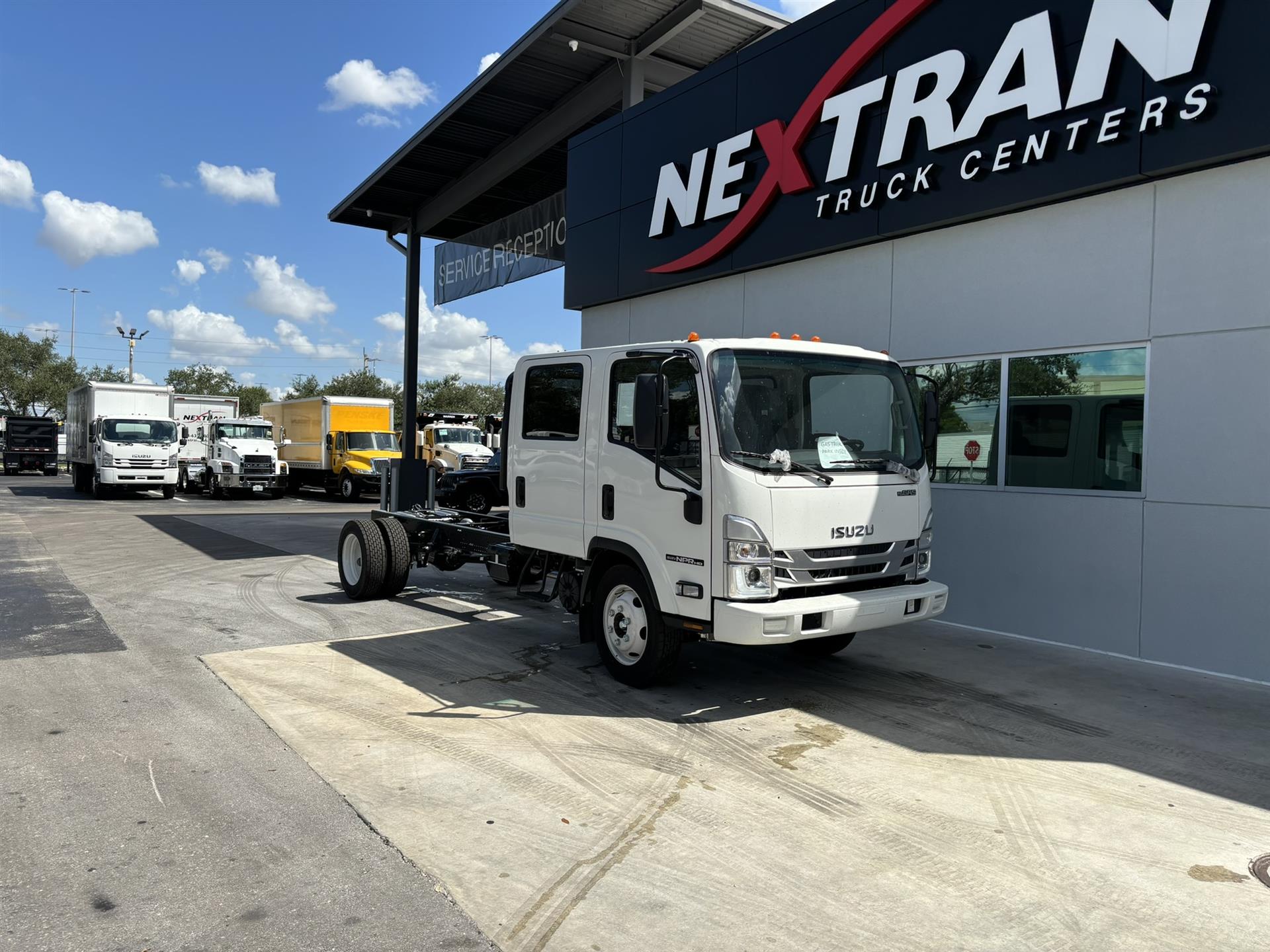 2024 Isuzu NPR-1G404