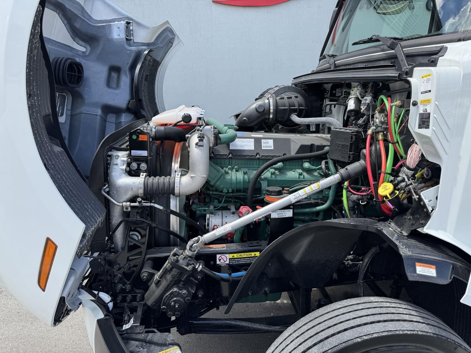 2024 Volvo - image 8