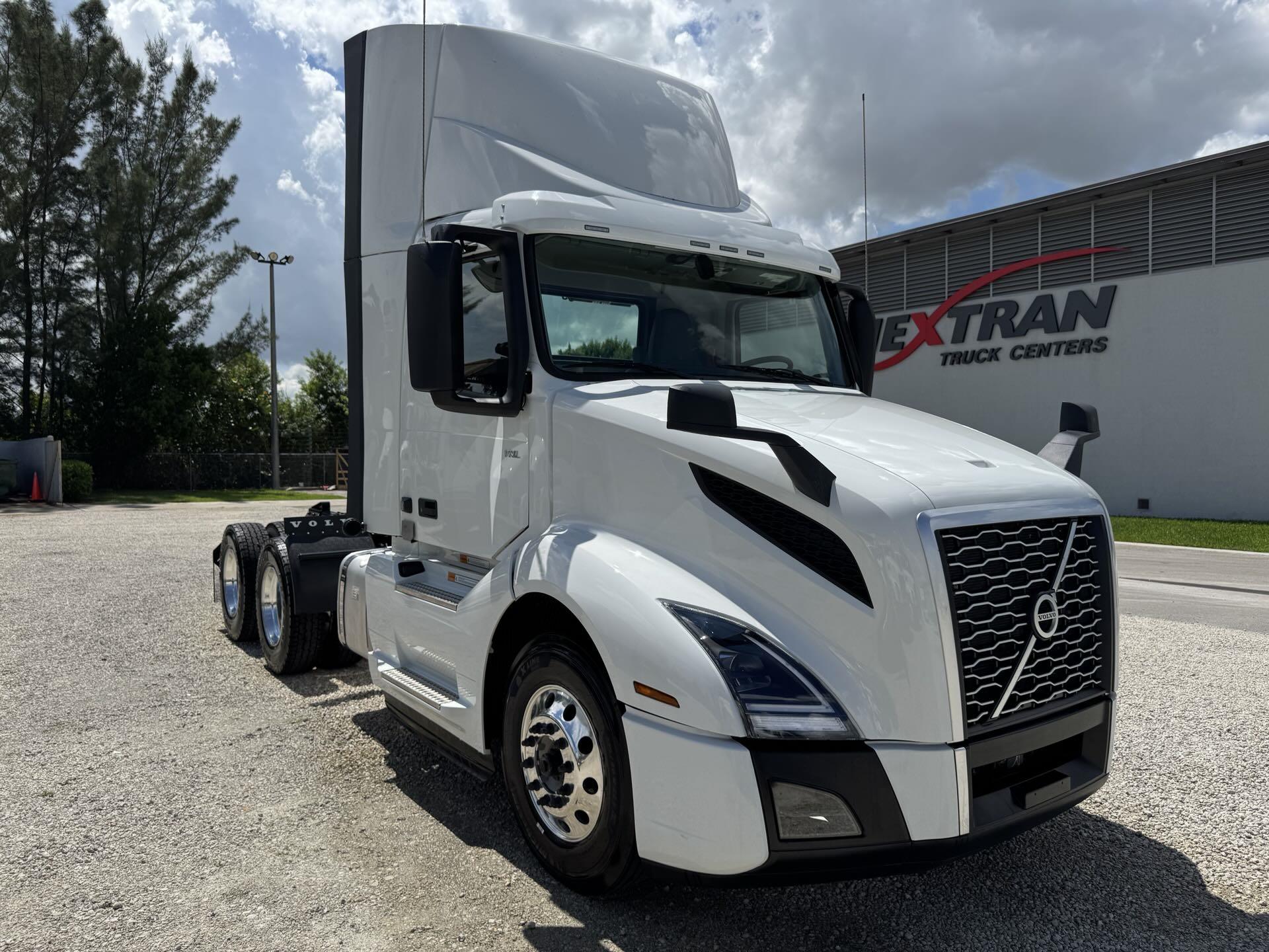 2024 Volvo - image 4