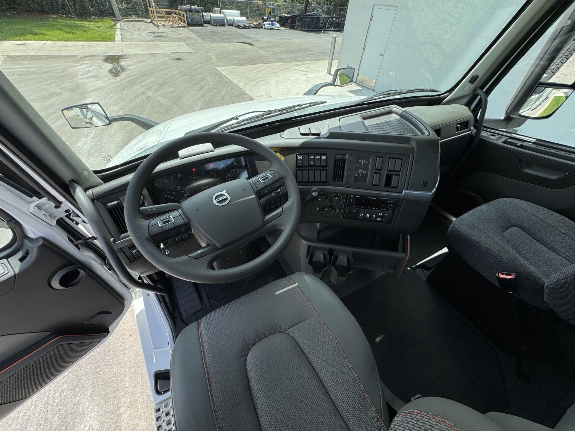 2024 Volvo - image 12