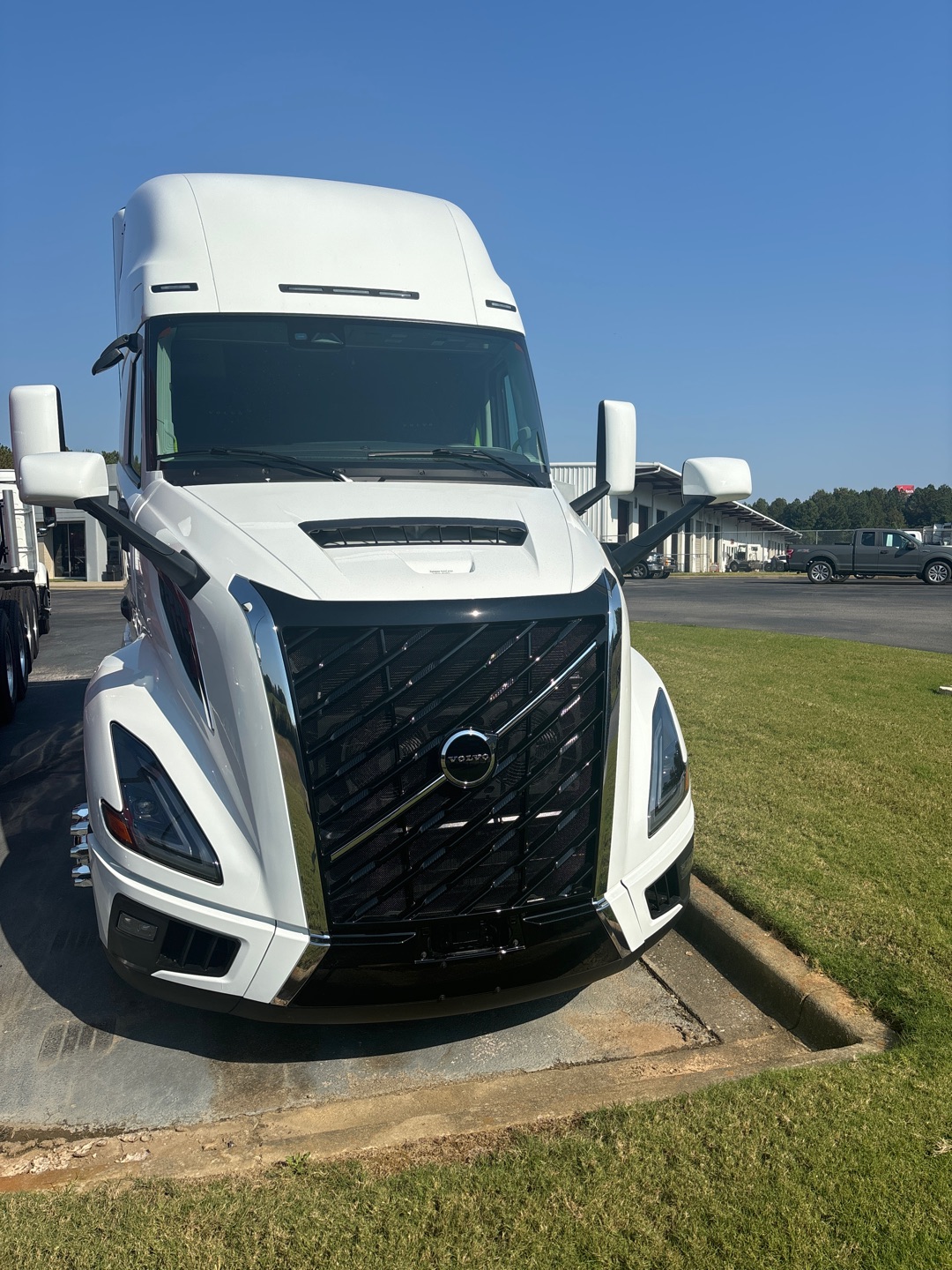 2025 Volvo VNL64T860