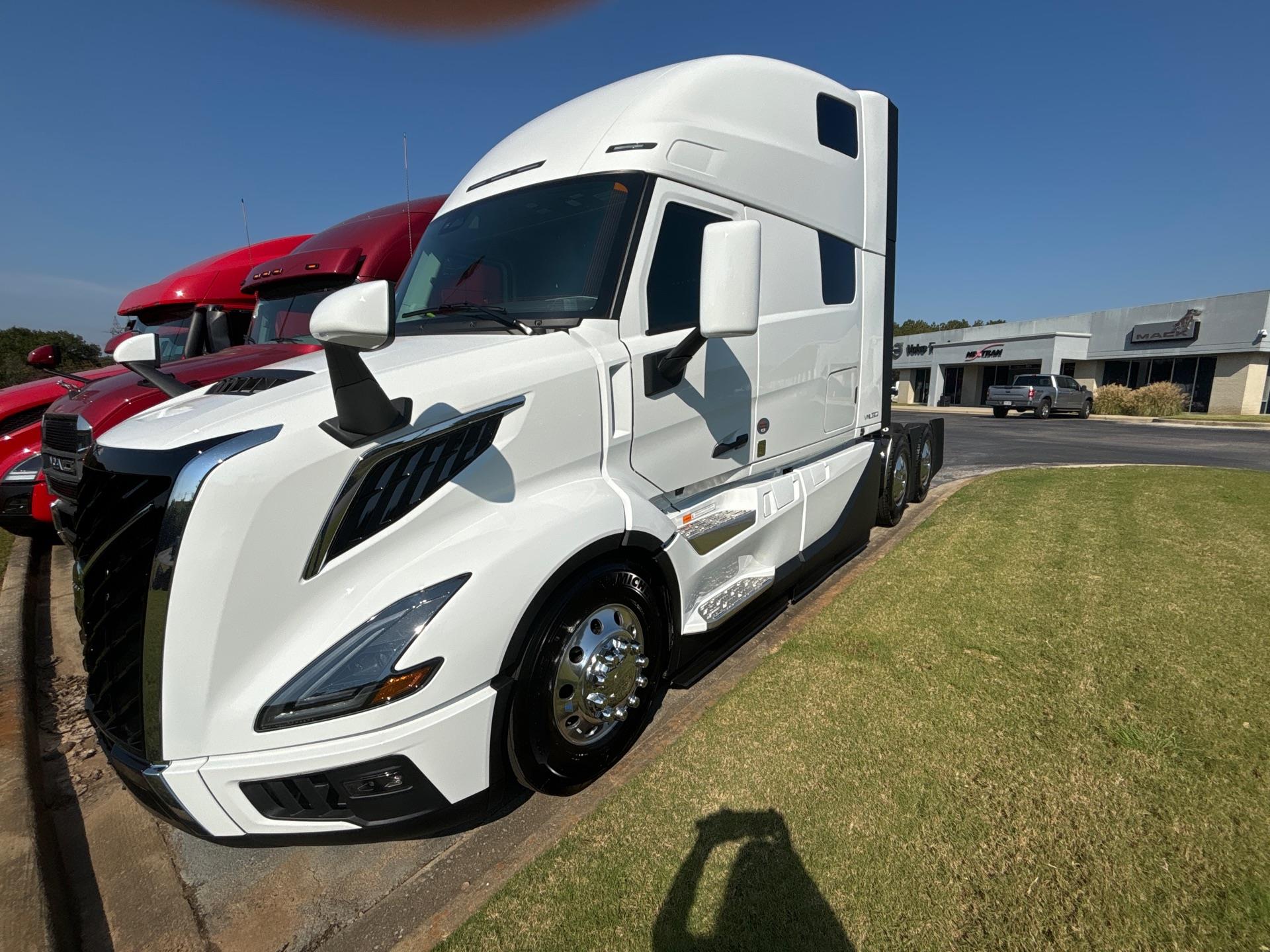 2025 Volvo VNL64T860