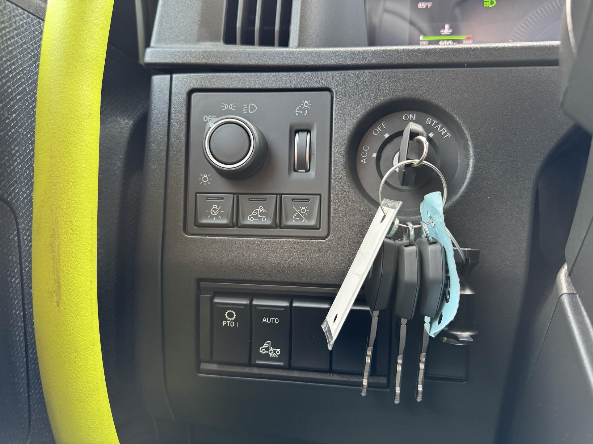 2025 Volvo - image 11