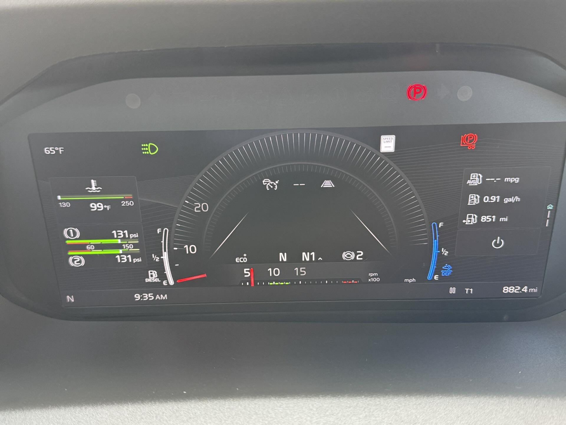 2025 Volvo - image 12