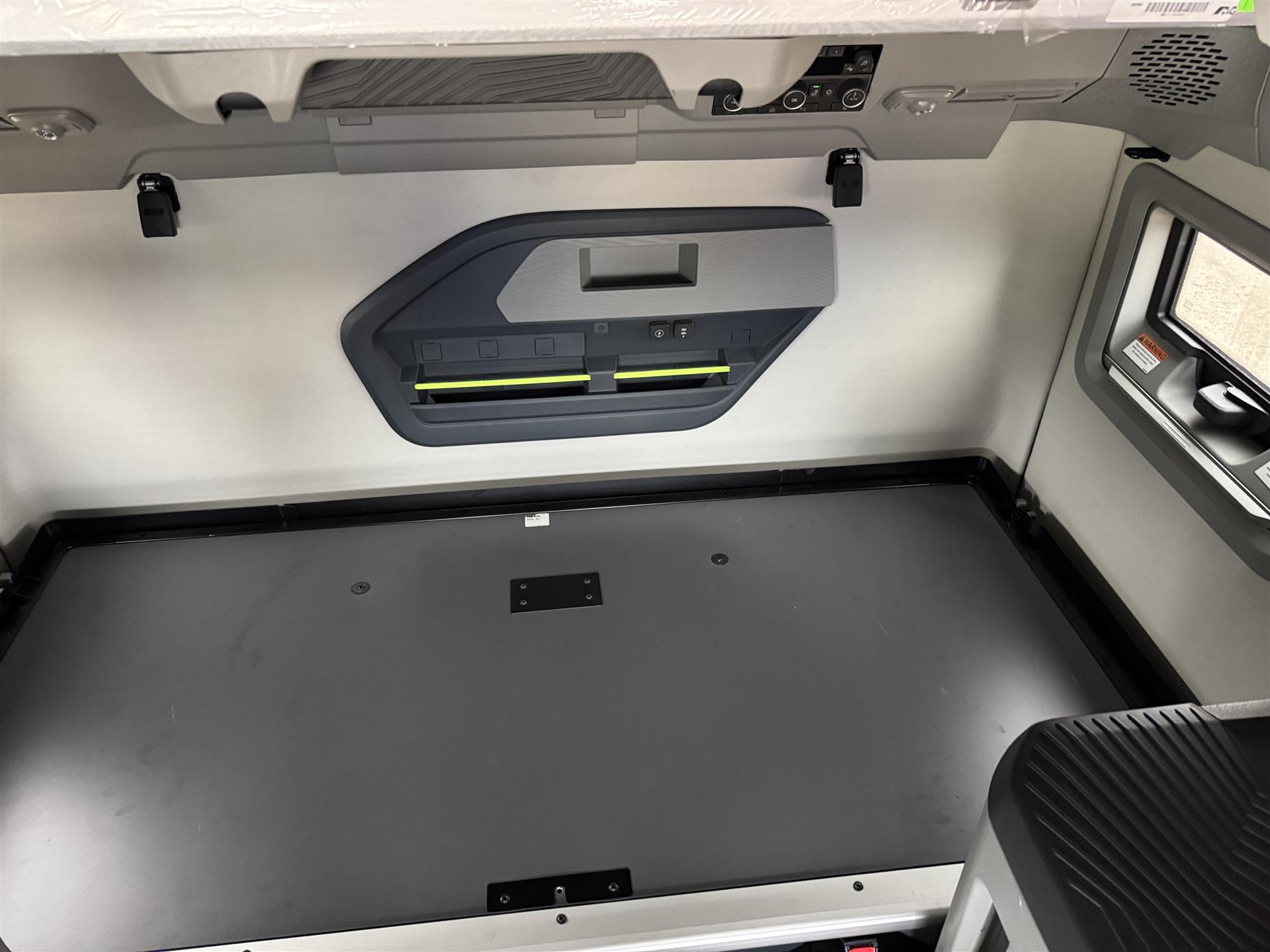 2025 Volvo - image 12