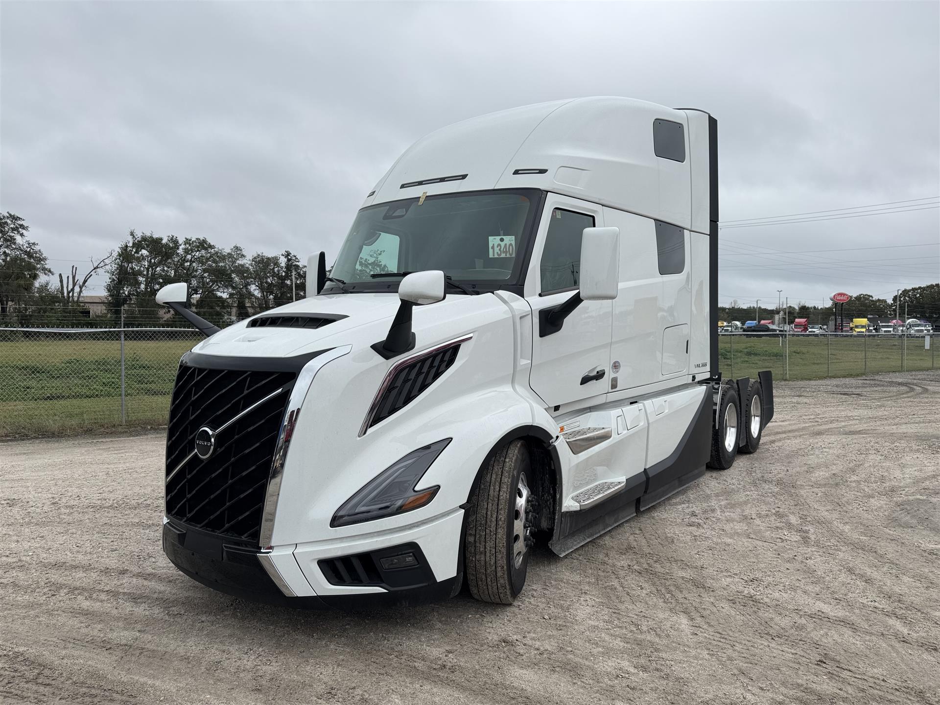 2025 Volvo VNL64T860