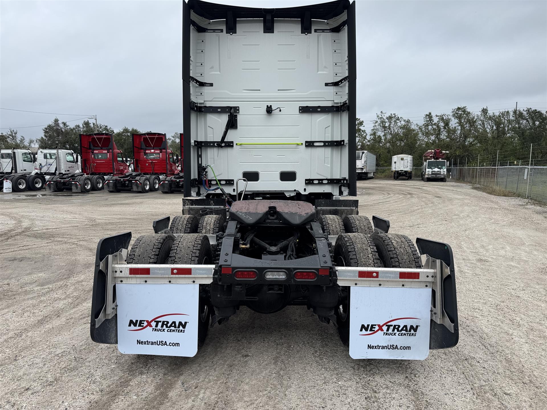 2025 Volvo - image 6