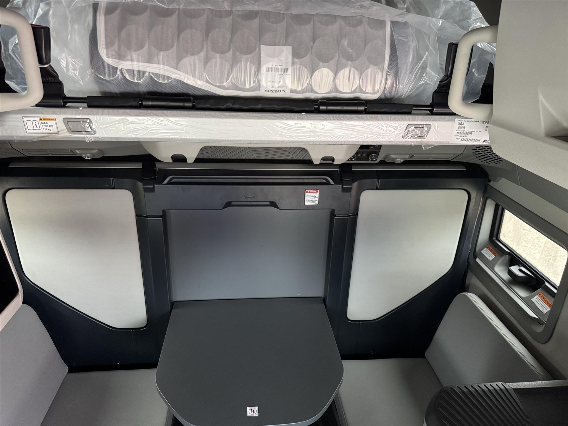 2025 Volvo - image 13