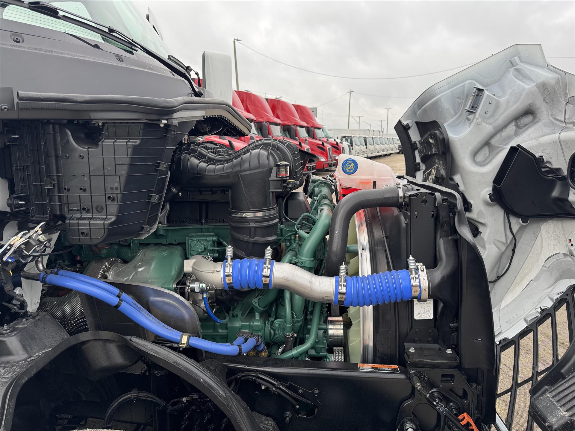 2025 Volvo - image 20