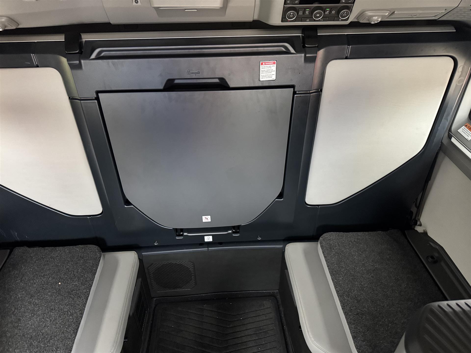 2025 Volvo - image 14