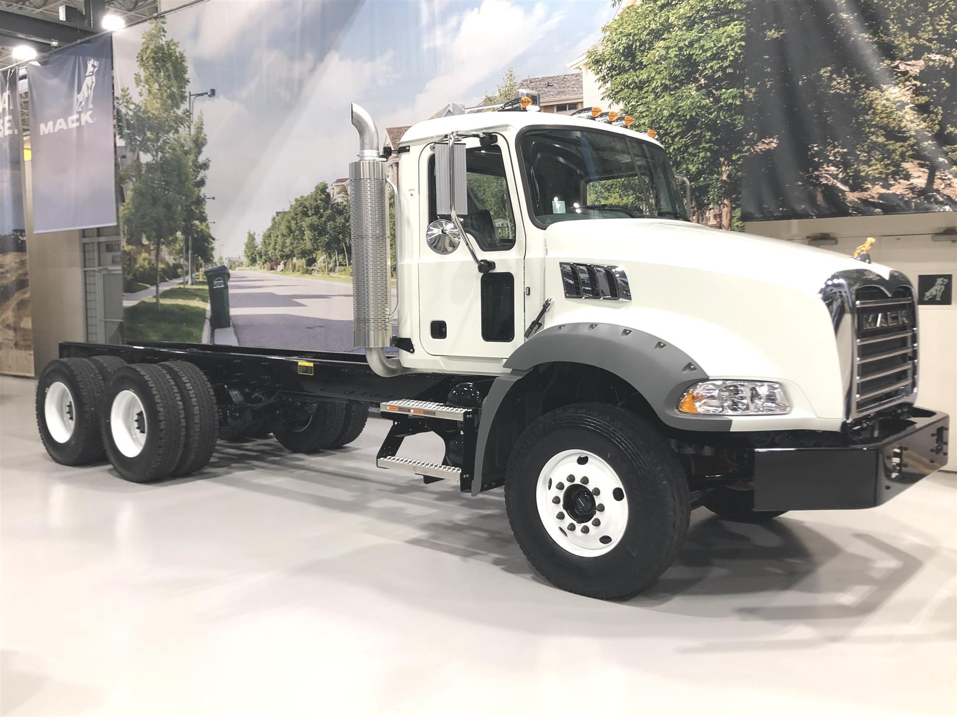 2025 Mack GR64BX