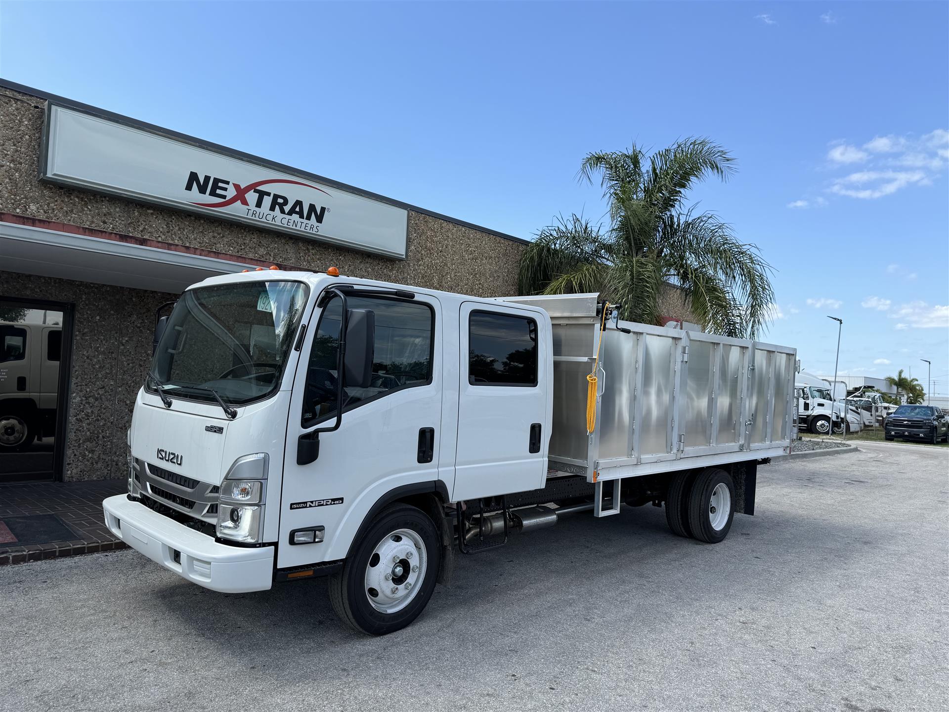 2025 Isuzu NPR-1G404