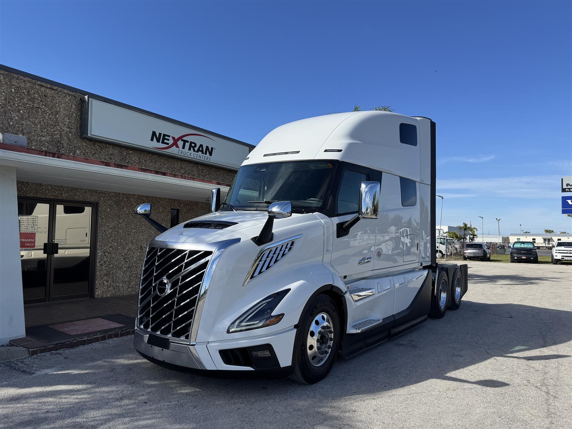 2025 Volvo VNL64T860