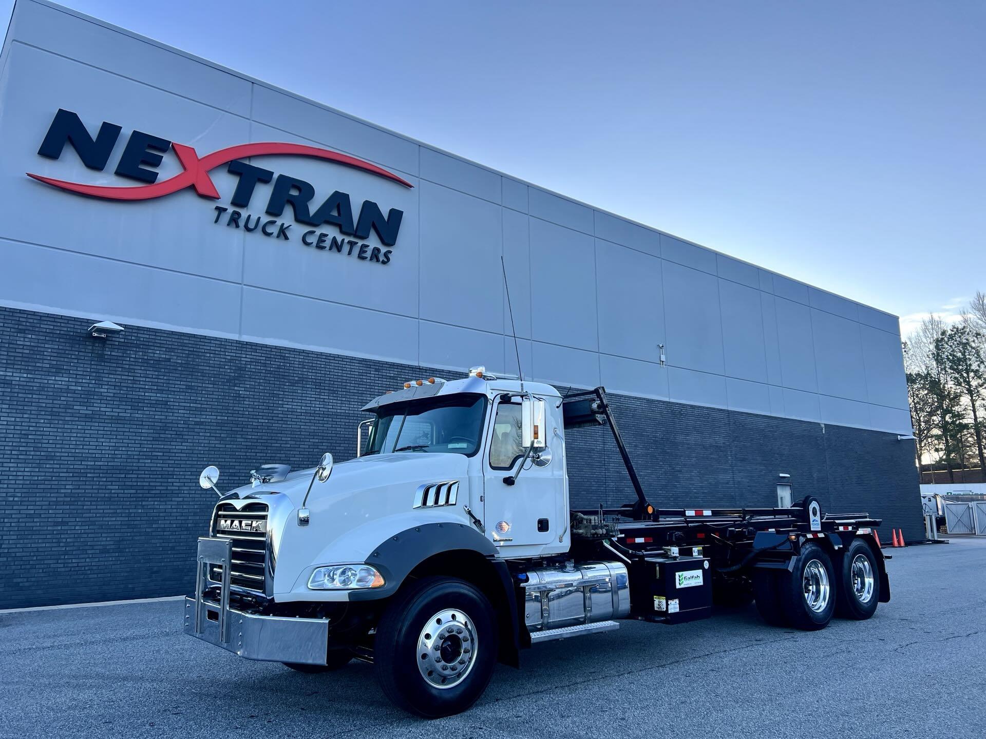 2022 Mack GR64B