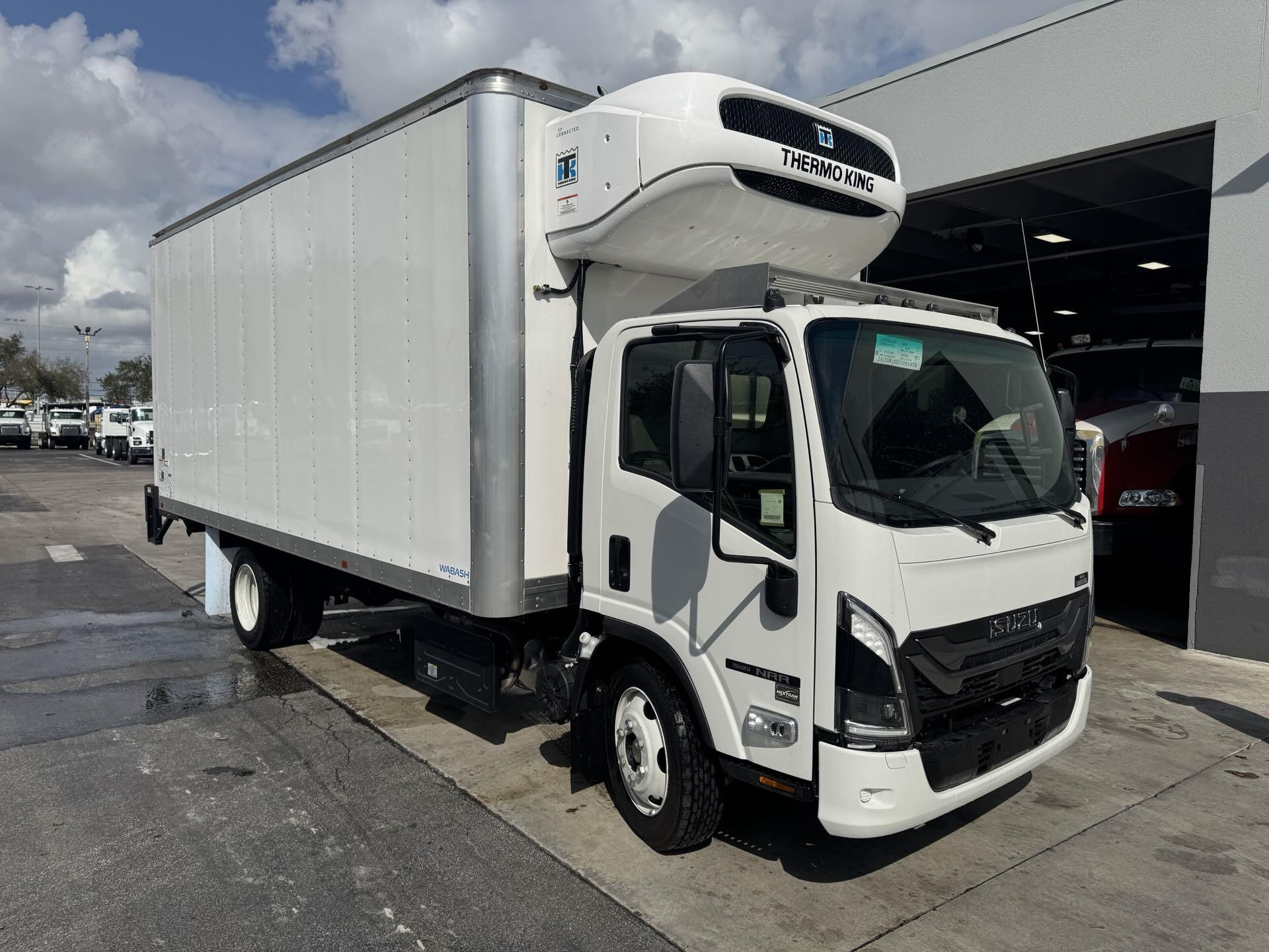 2025 Isuzu NRR-3U454