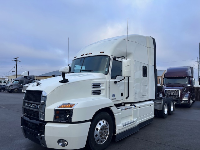 2020 Mack ANTHEM 64T 70 INCH SLEEPER