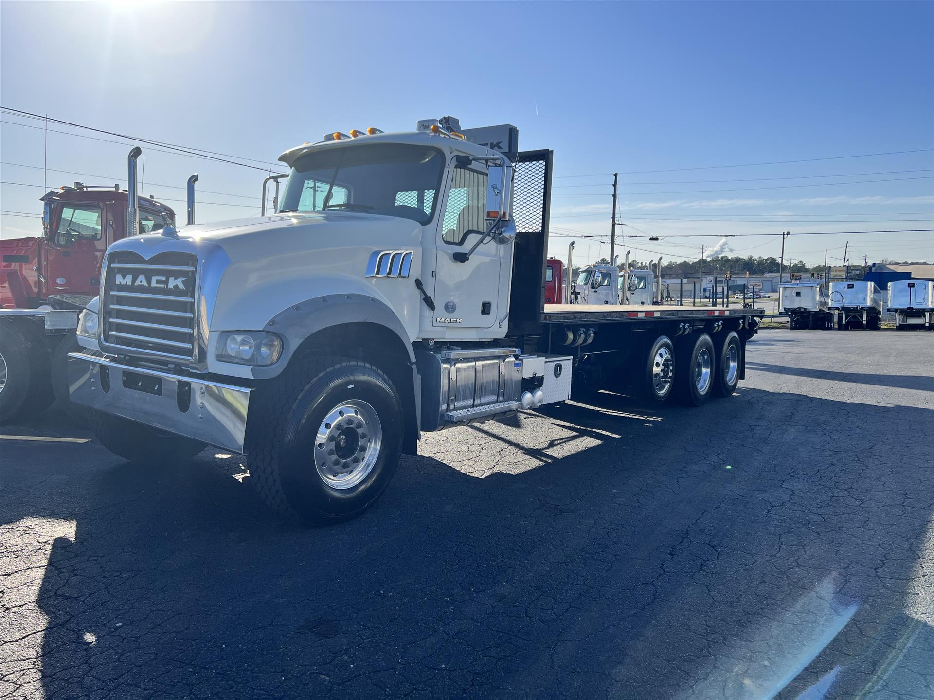 2016 Mack GU713