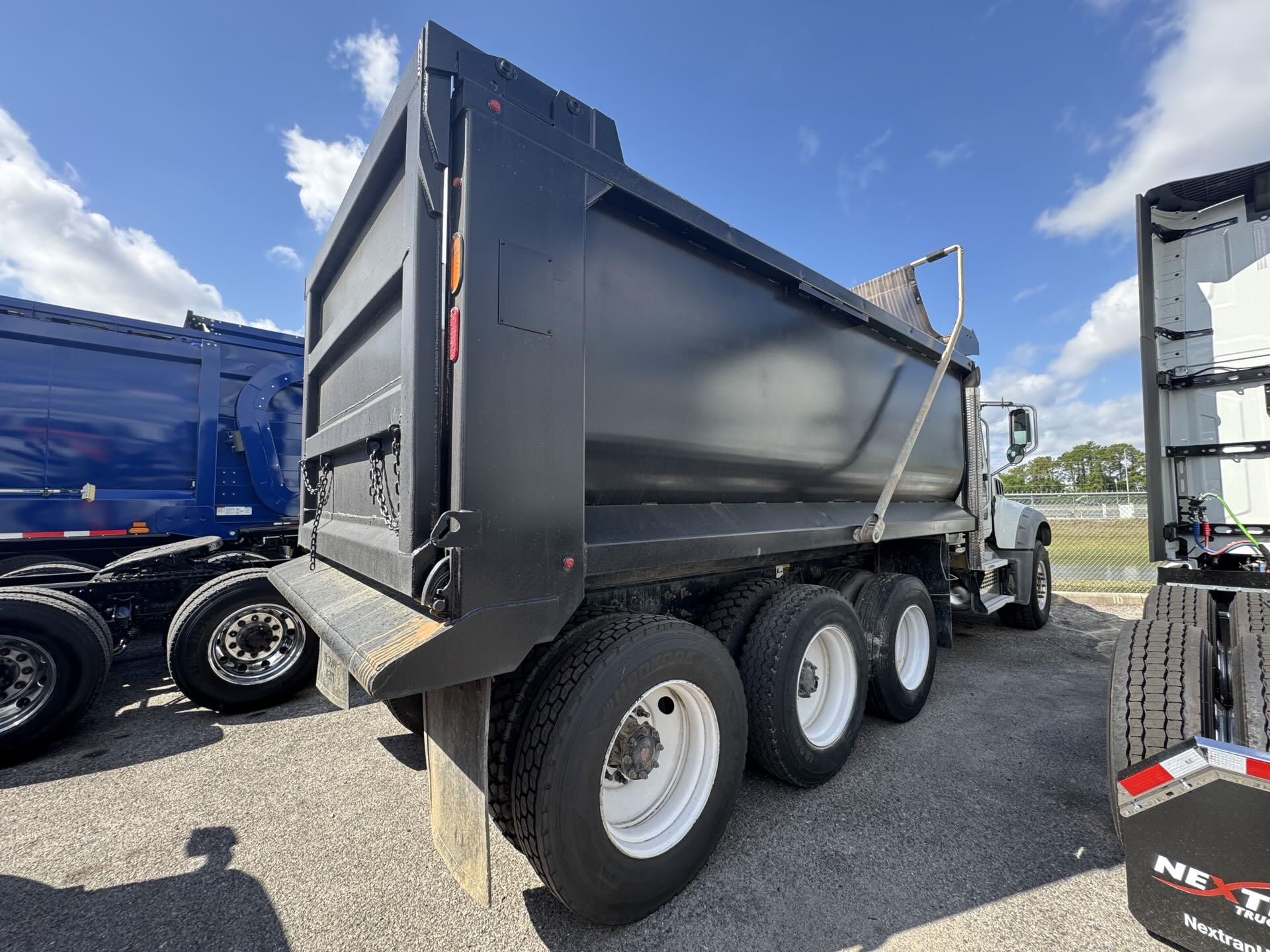 2020 Mack GR64F