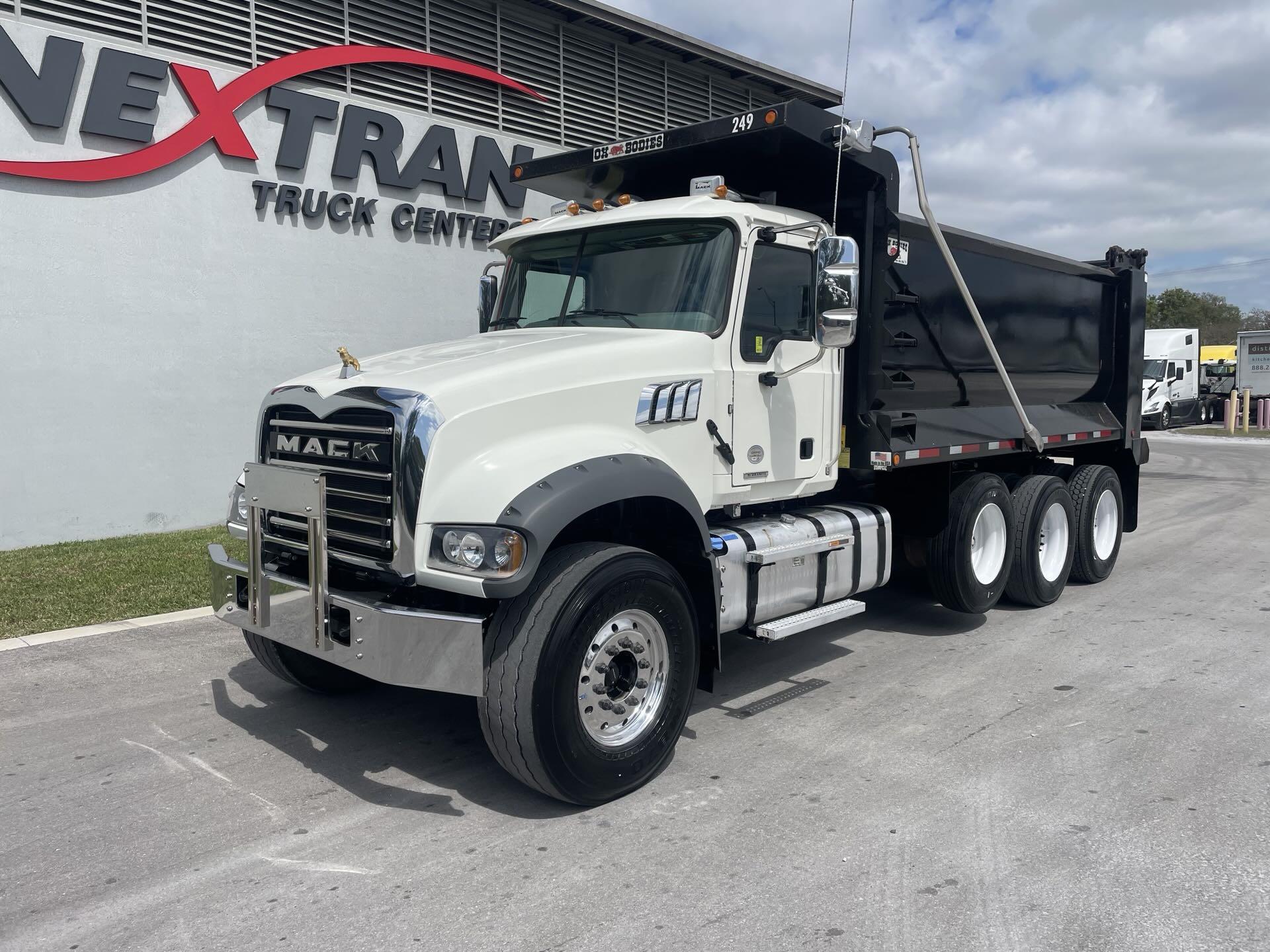 2022 Mack GR64F