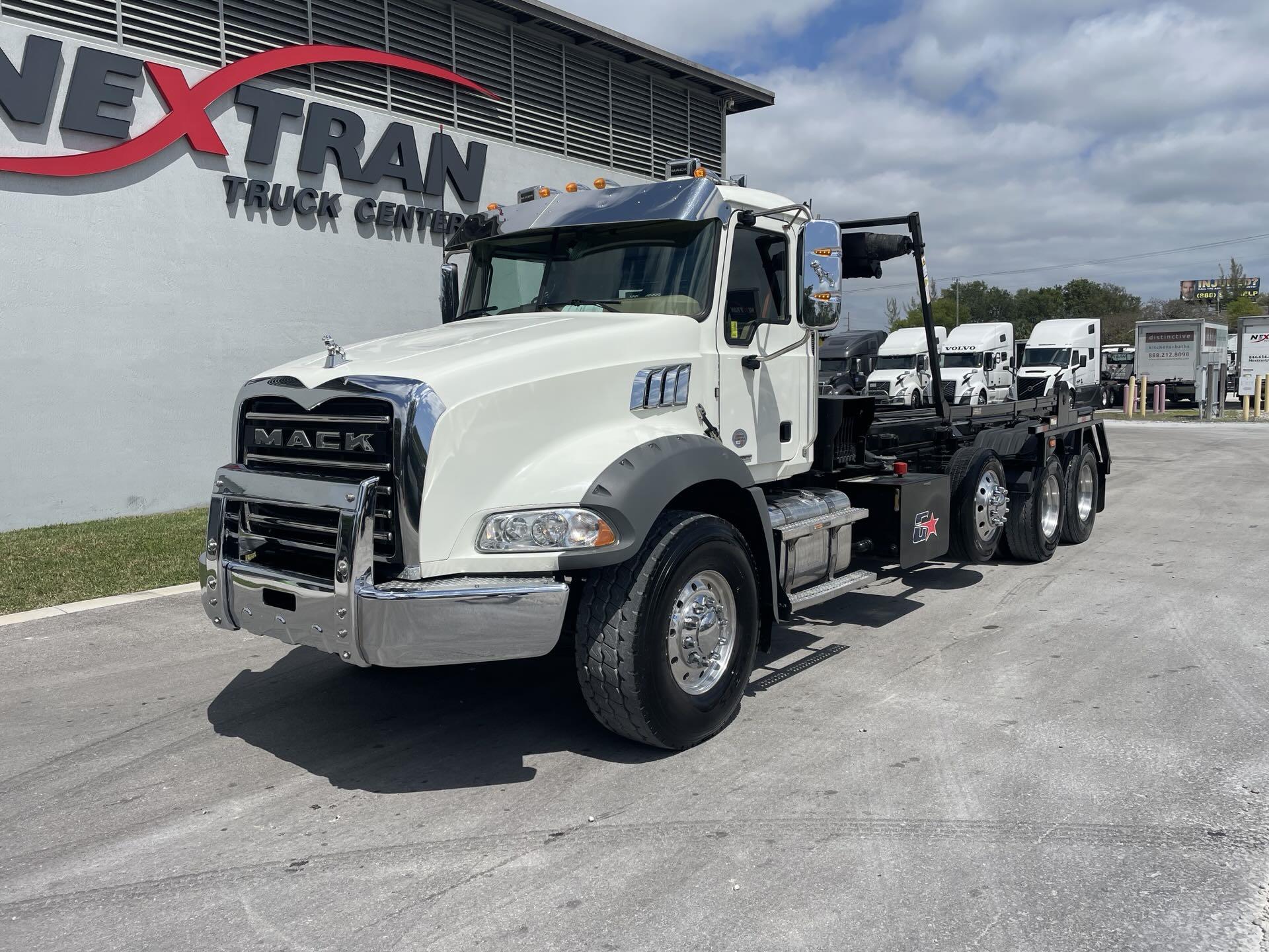 2023 Mack GR64B