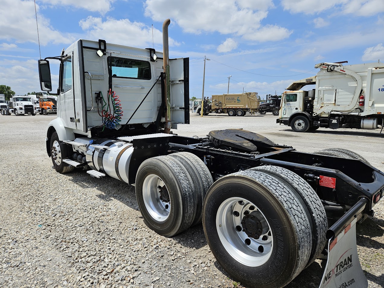 2019 Volvo - image 5