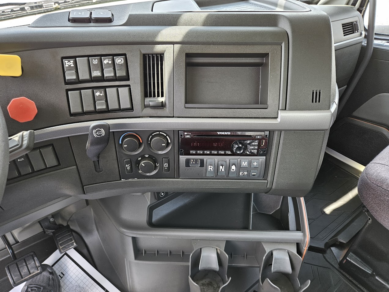 2019 Volvo - image 8