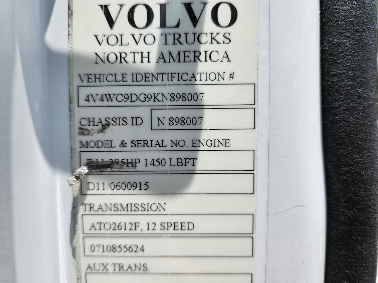 2019 Volvo - image 9