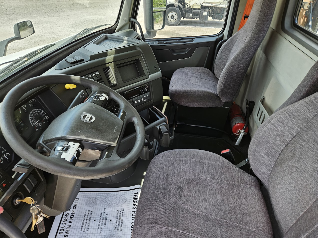 2019 Volvo - image 6