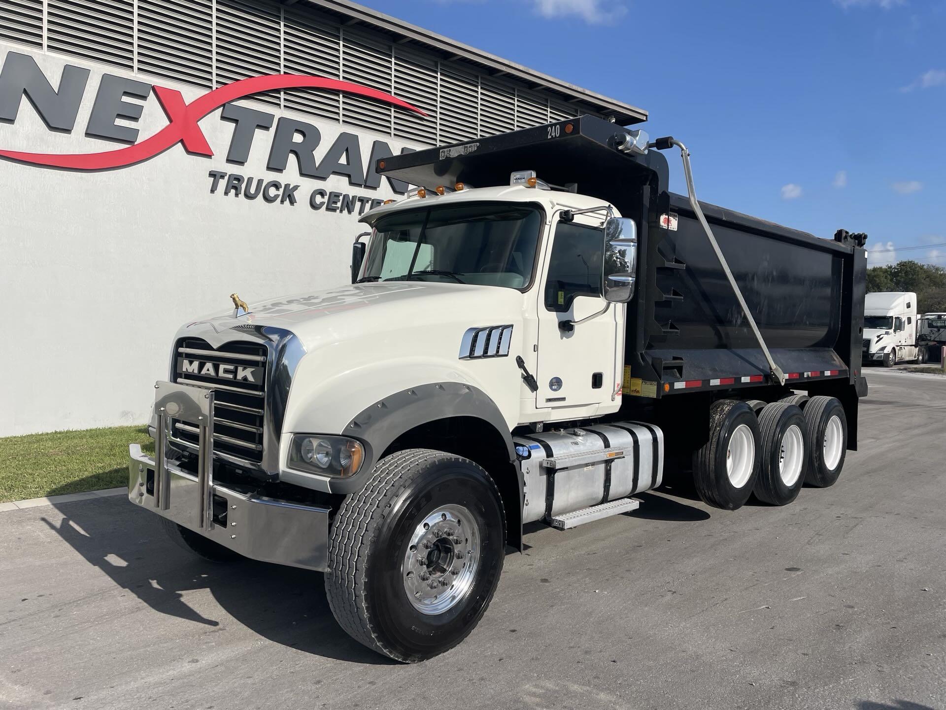 2021 Mack GR64F