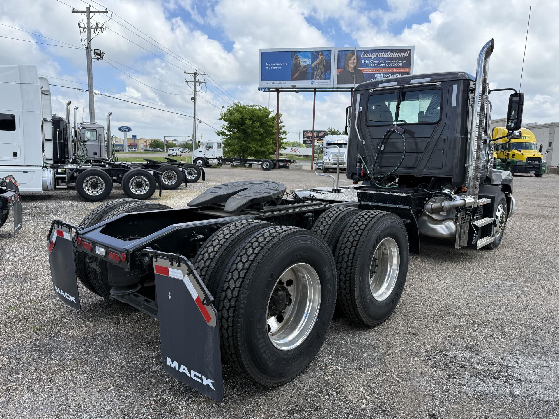 2025 Mack - image 4