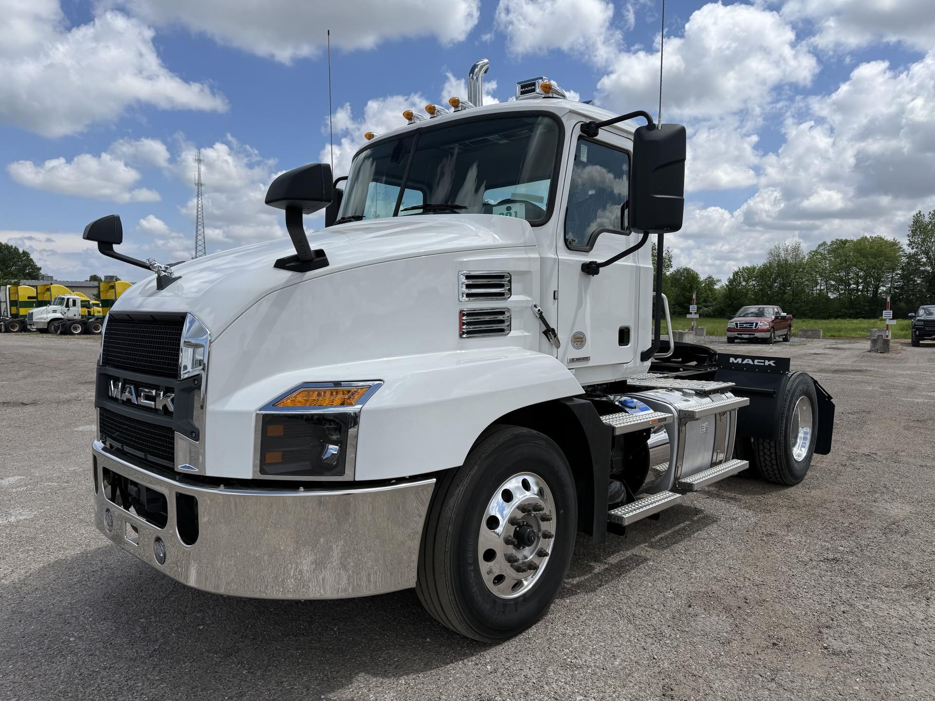 2025 Mack AN42T