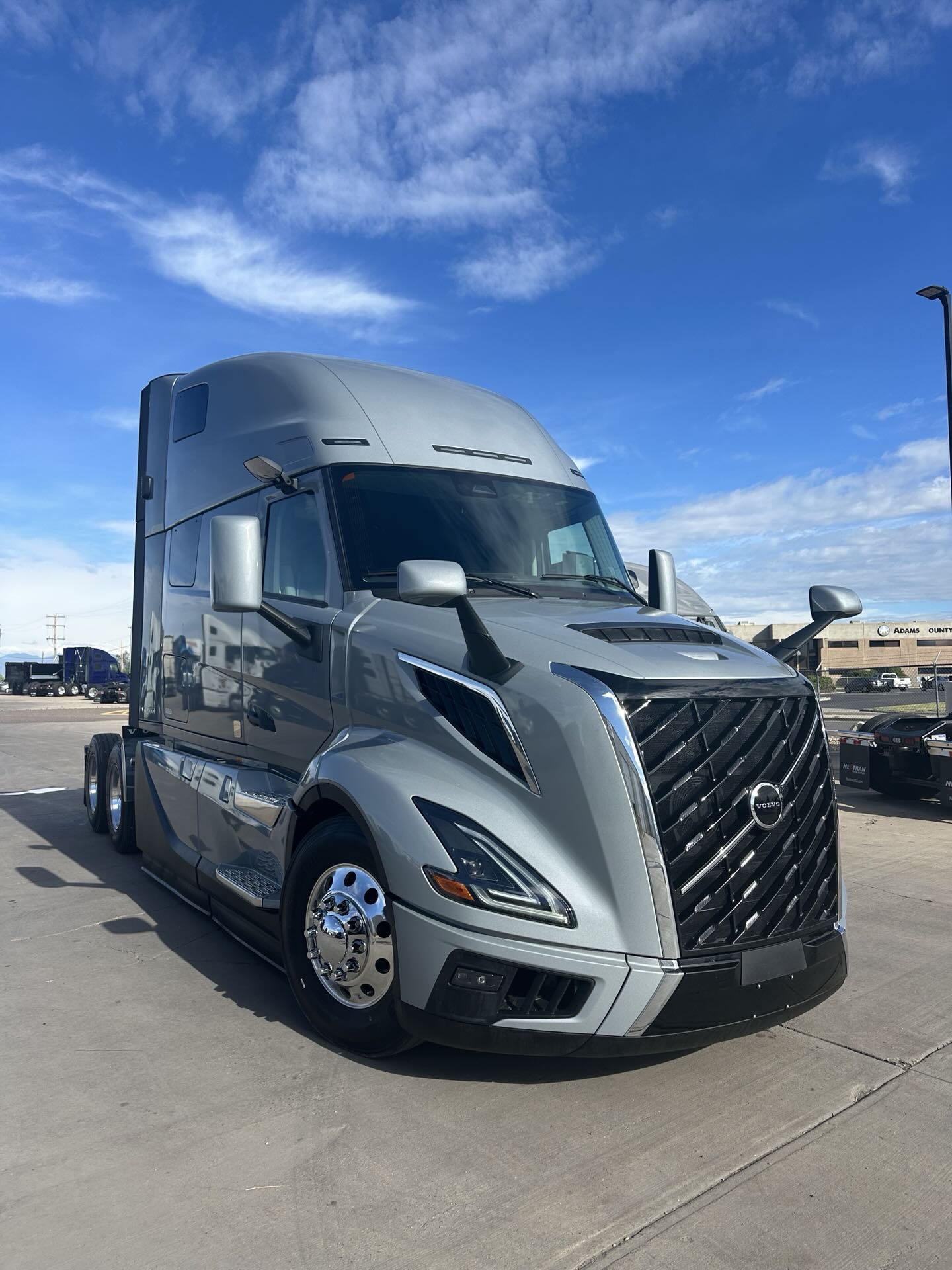 2026 Volvo VNL64T860