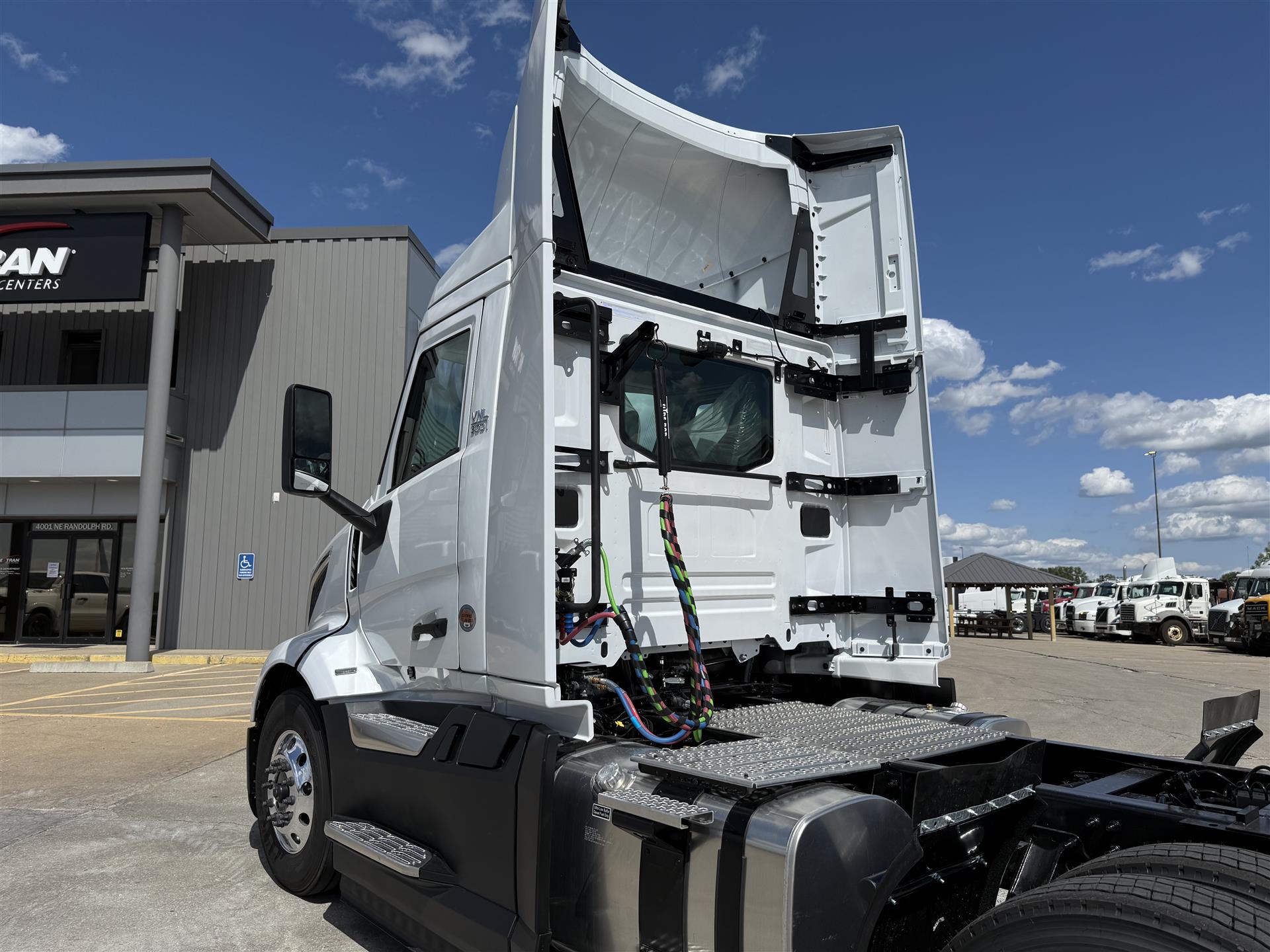 2026 Volvo - image 4