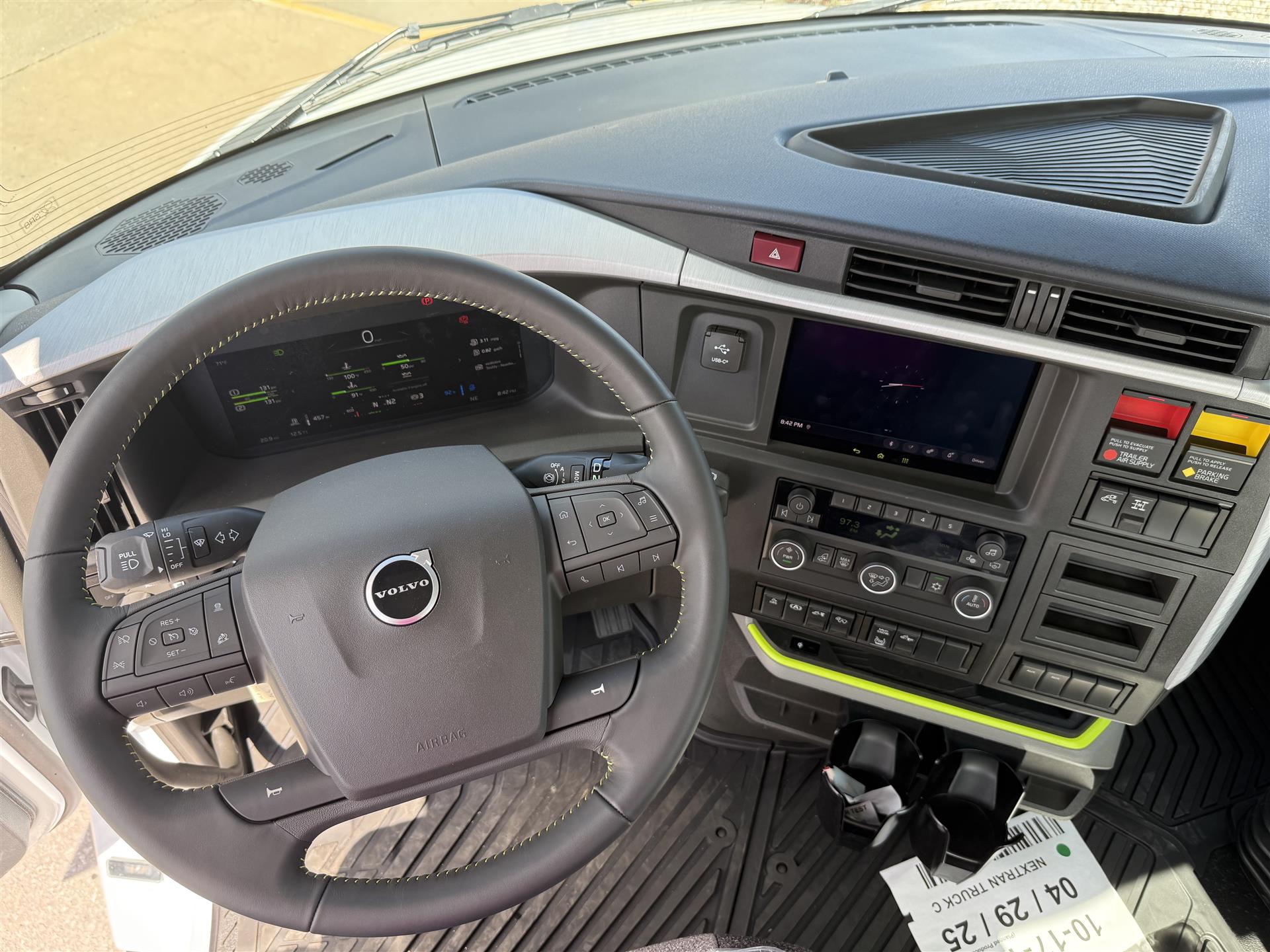 2026 Volvo - image 5