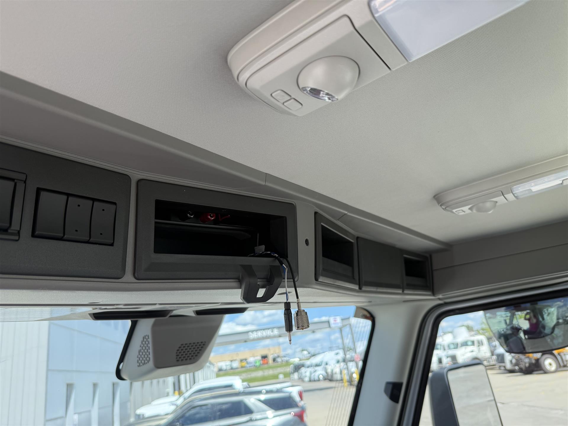 2026 Volvo - image 8